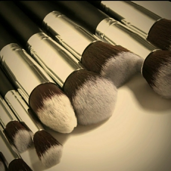 10 pc set of Professional Make-up Brushes - Picture 6 of 8